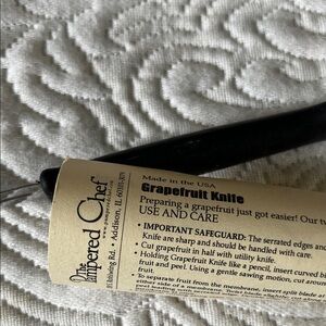 The Pampered Chef Black Grapefruit Knife